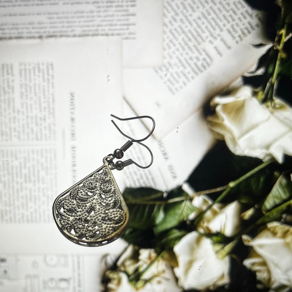 Dangling Paisley Earring